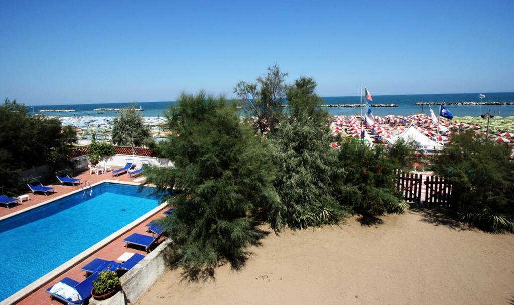 Hotel Villa Furia Bellaria-Igea Marina Exterior foto