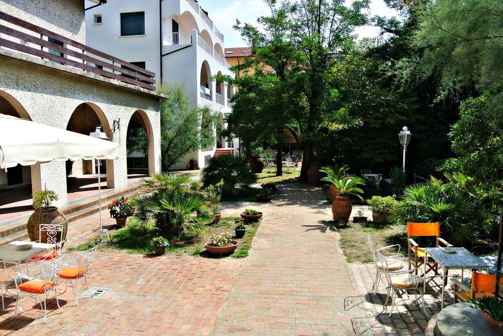 Hotel Villa Furia Bellaria-Igea Marina Exterior foto