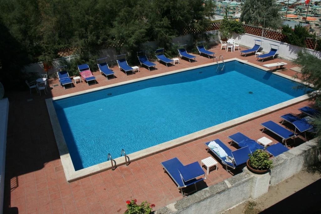Hotel Villa Furia Bellaria-Igea Marina Exterior foto